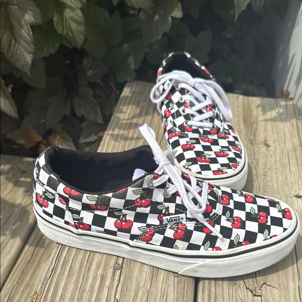🍒🖤 🤍 VANS ✔️◼️⬜️🍒 Black and White CHERRY CHECKERBOARD Sneakers WOMENS 7.5